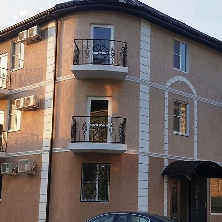 Отель На Садовой Sukhumi Exterior photo