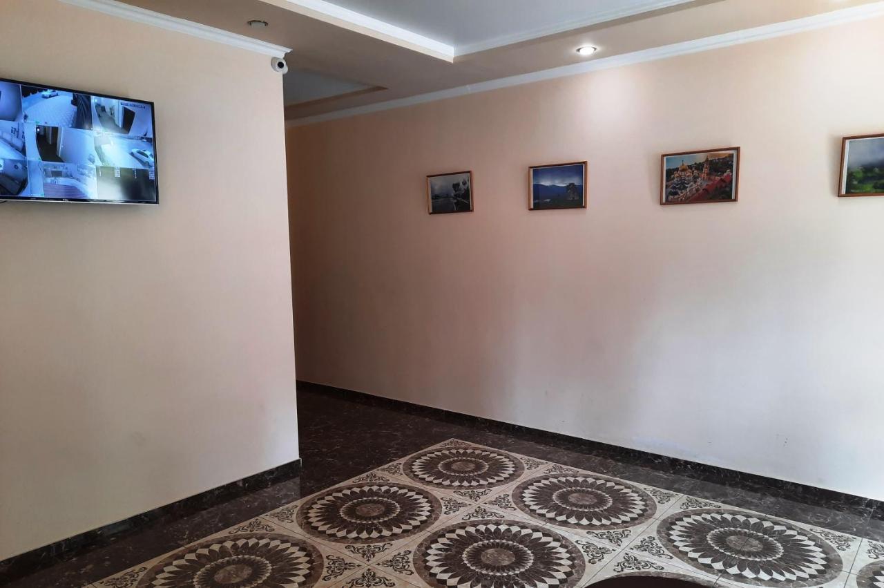 Отель На Садовой Sukhumi Exterior photo